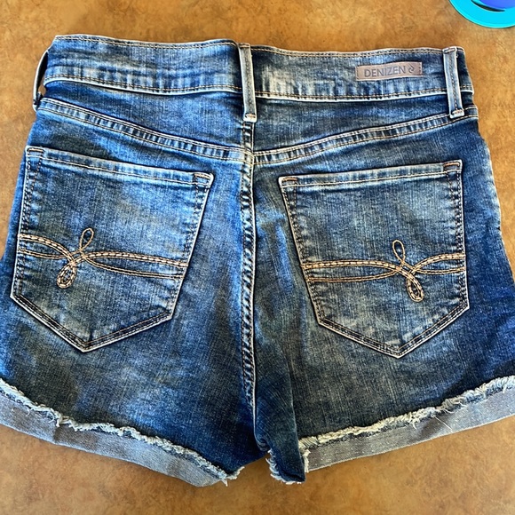 Levis High-Rise Shortie - Picture 2 of 3